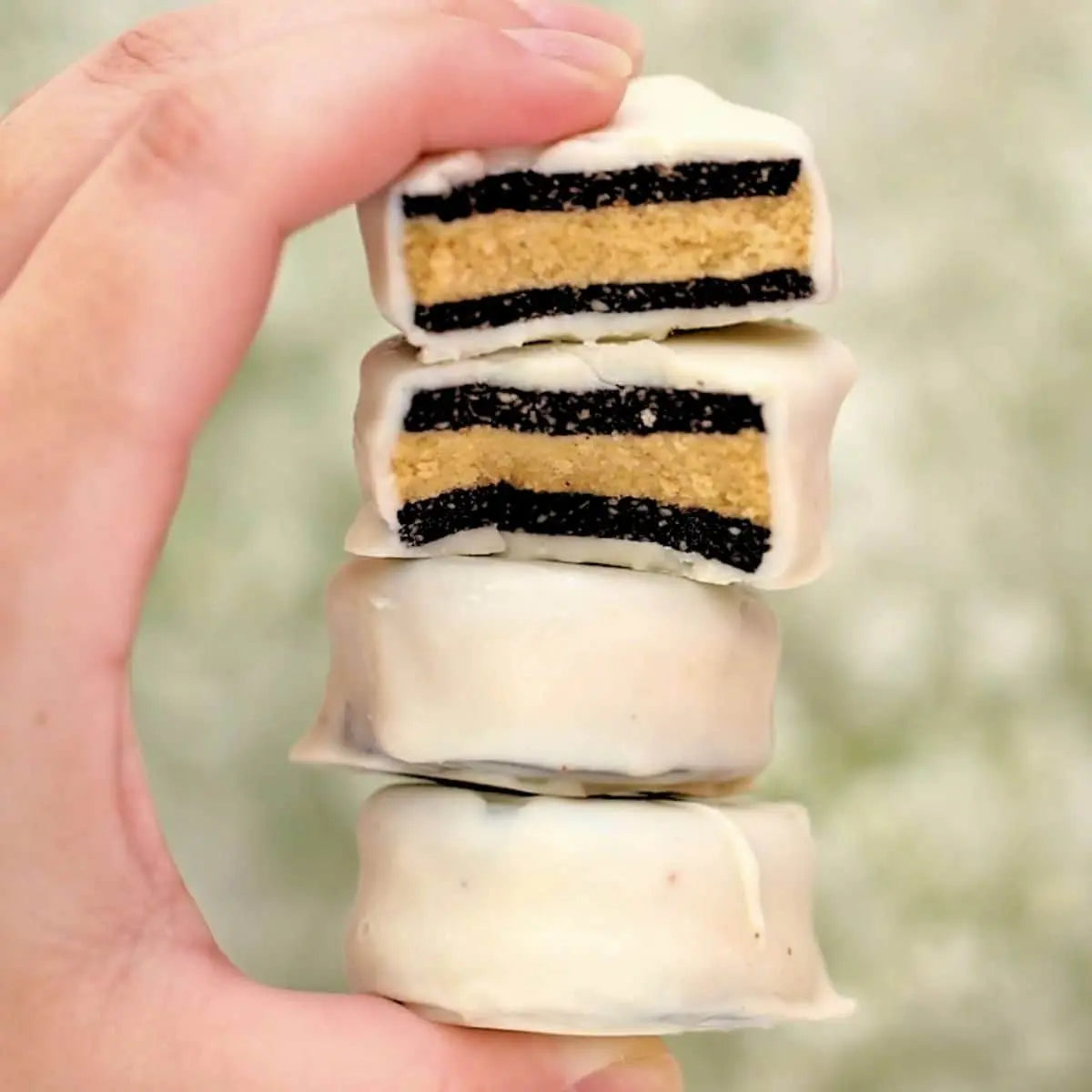 Cookies Banhados com Chocolate Branco A Confiteria – Better choices for a better life